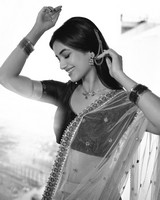 Bhagyashri Borse Stuns in Timeless Traditional Elegance